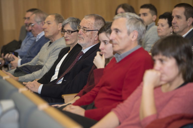 2018-12-18, Donostia. Demokrazia Bai-ren agerraldia. Estatus berri bati buruzko agiria, eta agiri hori sostengatzen duten sinadurak aurkeztuo dituzte. Han izan dira, besteak beste, Juan Jose Ibarretxe, Joseba Azkarraga, Iñigo Iruin, Rafa Diez, Nekane Alzelai.

18-12-2018, San Sebastián. Comparecencia de Demokrazia Bai, para presentar un manifiesto sobre el nuevo estatus y las firmas que lo sustentan. Comparecerán entre otros Juan Jose Ibarretxe, Joseba Azkarraga, Iñigo Iruin, Rafa Diez, Nekane Alzelai.