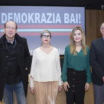 2018-12-18, Donostia. Demokrazia Bai-ren agerraldia. Estatus berri bati buruzko agiria, eta agiri hori sostengatzen duten sinadurak aurkeztuo dituzte. Han izan dira, besteak beste, Juan Jose Ibarretxe, Joseba Azkarraga, Iñigo Iruin, Rafa Diez, Nekane Alzelai.

18-12-2018, San Sebastián. Comparecencia de Demokrazia Bai, para presentar un manifiesto sobre el nuevo estatus y las firmas que lo sustentan. Comparecerán entre otros Juan Jose Ibarretxe, Joseba Azkarraga, Iñigo Iruin, Rafa Diez, Nekane Alzelai.