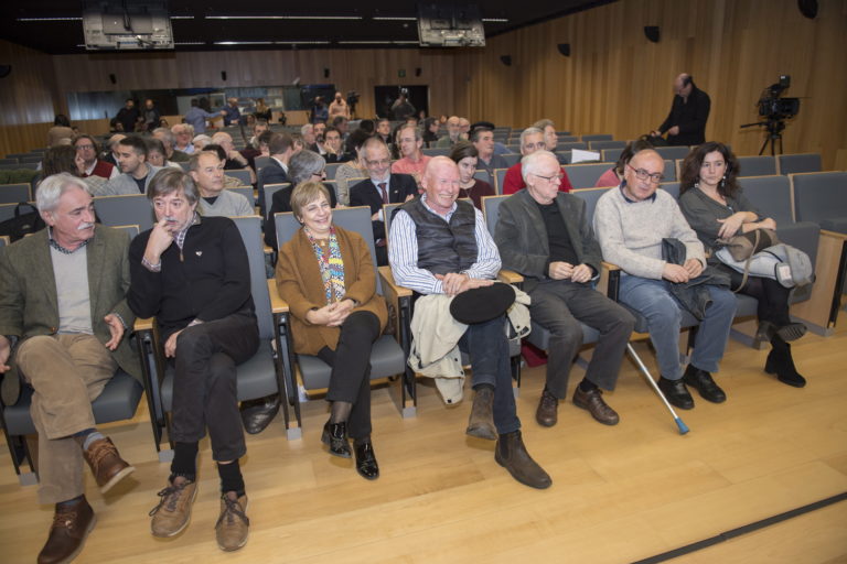 2018-12-18, Donostia. Demokrazia Bai-ren agerraldia. Estatus berri bati buruzko agiria, eta agiri hori sostengatzen duten sinadurak aurkeztuo dituzte. Han izan dira, besteak beste, Juan Jose Ibarretxe, Joseba Azkarraga, Iñigo Iruin, Rafa Diez, Nekane Alzelai.

18-12-2018, San Sebastián. Comparecencia de Demokrazia Bai, para presentar un manifiesto sobre el nuevo estatus y las firmas que lo sustentan. Comparecerán entre otros Juan Jose Ibarretxe, Joseba Azkarraga, Iñigo Iruin, Rafa Diez, Nekane Alzelai.