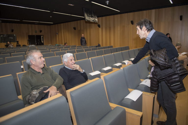 2018-12-18, Donostia. Demokrazia Bai-ren agerraldia. Estatus berri bati buruzko agiria, eta agiri hori sostengatzen duten sinadurak aurkeztuo dituzte. Han izan dira, besteak beste, Juan Jose Ibarretxe, Joseba Azkarraga, Iñigo Iruin, Rafa Diez, Nekane Alzelai.

18-12-2018, San Sebastián. Comparecencia de Demokrazia Bai, para presentar un manifiesto sobre el nuevo estatus y las firmas que lo sustentan. Comparecerán entre otros Juan Jose Ibarretxe, Joseba Azkarraga, Iñigo Iruin, Rafa Diez, Nekane Alzelai.